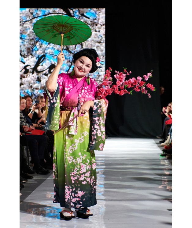 длинное кимоно из коллекции "сакура в цвету"